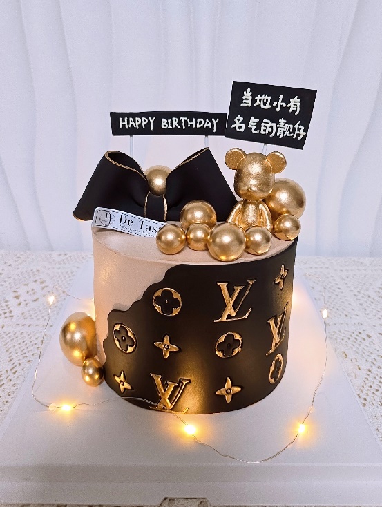 wedding cakes with gold accents