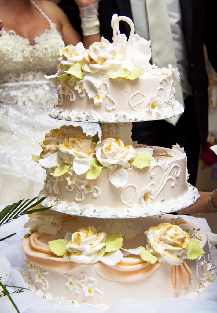 tips for matching your wedding cake